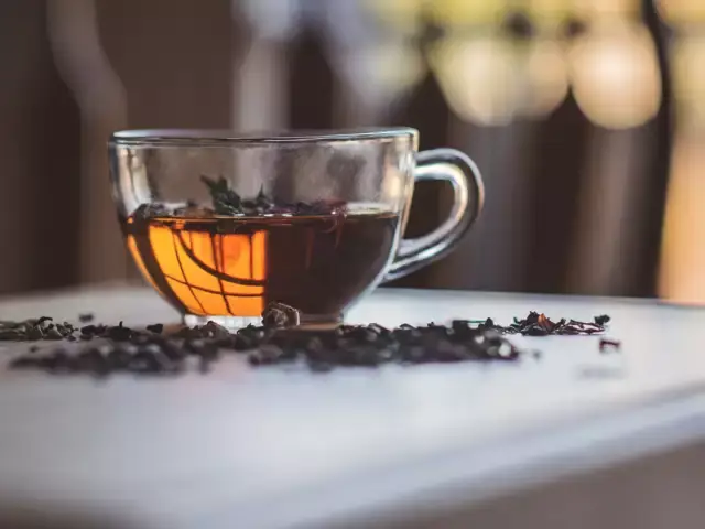 چای سیاه حاوی میخک