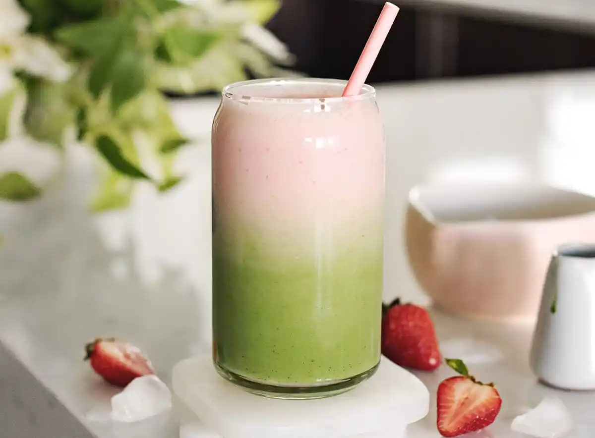 ماچا لته سرد توت فرنگی